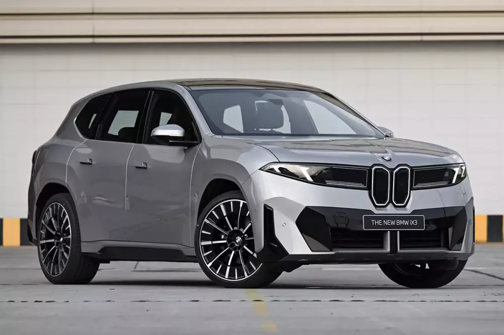 BMW iX3 lần đầu tiên đặt chân đến Đông Nam Á, giá từ 2,95 tỷ đồng - Ảnh 1.