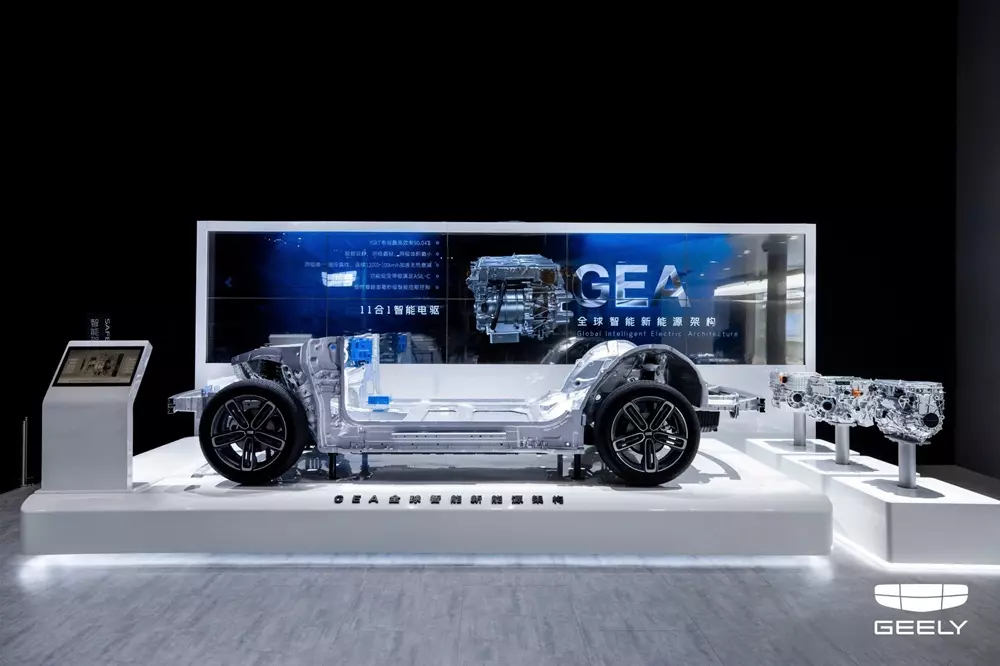 Bộ đôi Geely EX5-EM-i và EX2 sắp đổ bộ: “Liều thuốc tăng lực” cho thị trường - Ảnh 4.