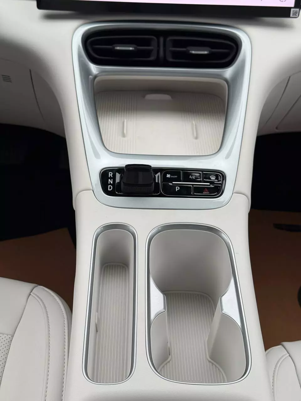 Geely EX2 giá từ 459 triệu tại Việt Nam, chạy gần 400 km, có đủ ADAS - Ảnh 8. Geely EX2 giá từ 459 triệu tại Việt Nam, chạy gần 400 km, có đủ ADAS - Ảnh 8.
