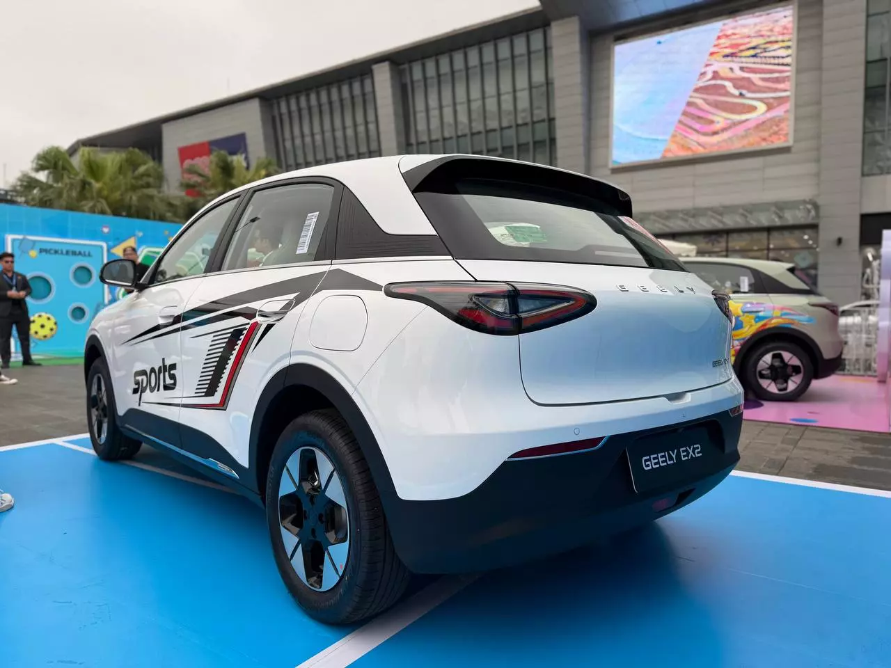 Geely EX2 giá từ 459 triệu tại Việt Nam, chạy gần 400 km, có đủ ADAS - Ảnh 9. Geely EX2 giá từ 459 triệu tại Việt Nam, chạy gần 400 km, có đủ ADAS - Ảnh 9.