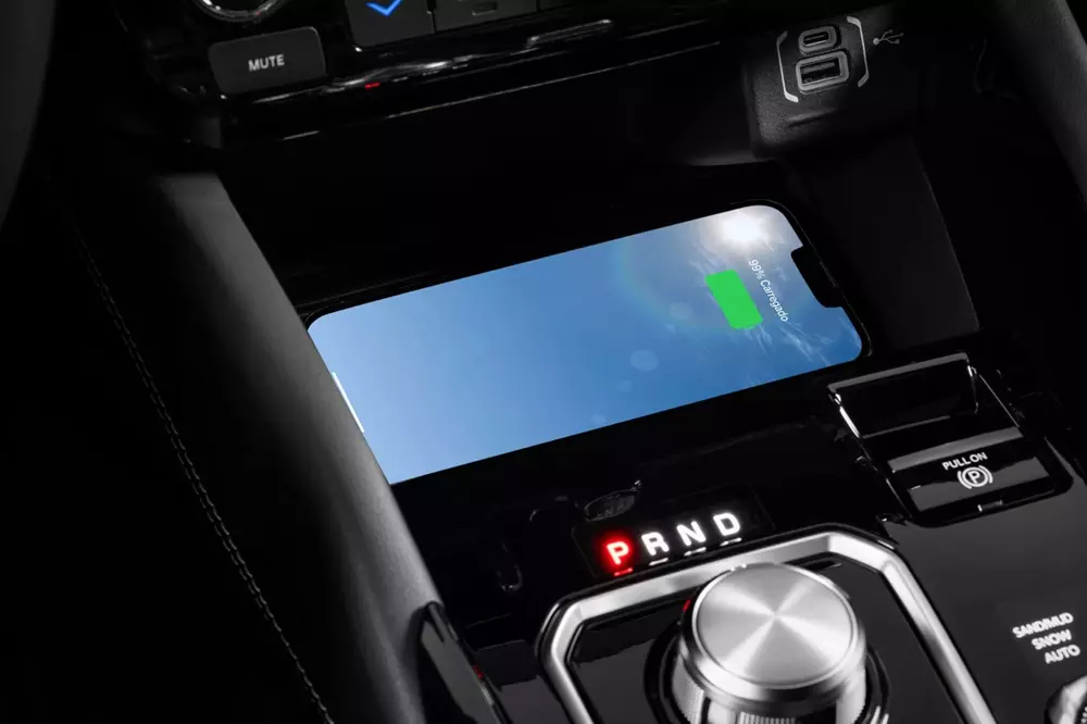 SUV 3 hàng ghế Jeep Commander được nâng cấp, có cả phiên bản bọc thép chống đạn - Ảnh 6. SUV 3 hàng ghế Jeep Commander được nâng cấp, có cả phiên bản bọc thép chống đạn - Ảnh 6.