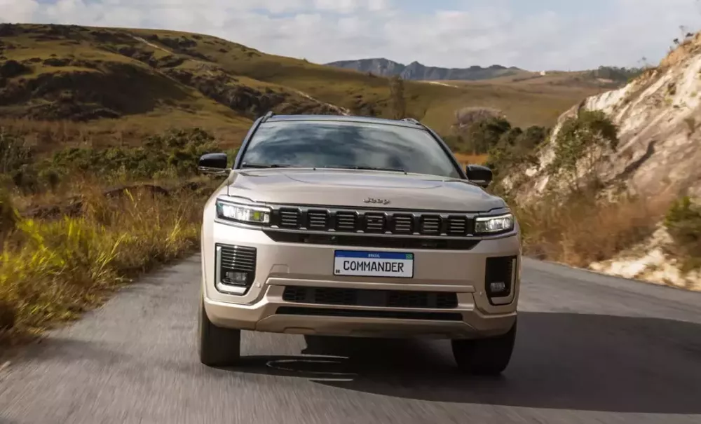 SUV 3 hàng ghế Jeep Commander được nâng cấp, có cả phiên bản bọc thép chống đạn - Ảnh 2. SUV 3 hàng ghế Jeep Commander được nâng cấp, có cả phiên bản bọc thép chống đạn - Ảnh 2.