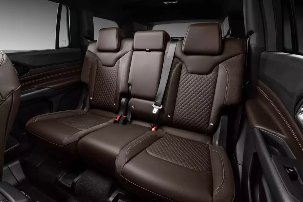 SUV 3 hàng ghế Jeep Commander được nâng cấp, có cả phiên bản bọc thép chống đạn - Ảnh 7. SUV 3 hàng ghế Jeep Commander được nâng cấp, có cả phiên bản bọc thép chống đạn - Ảnh 7.
