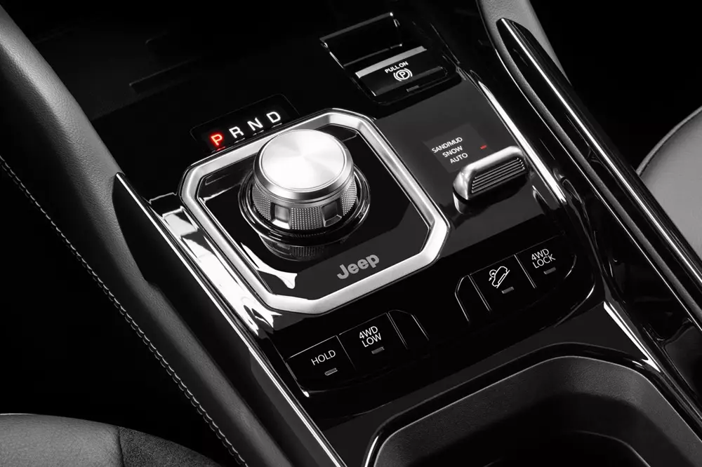 SUV 3 hàng ghế Jeep Commander được nâng cấp, có cả phiên bản bọc thép chống đạn - Ảnh 5. SUV 3 hàng ghế Jeep Commander được nâng cấp, có cả phiên bản bọc thép chống đạn - Ảnh 5.