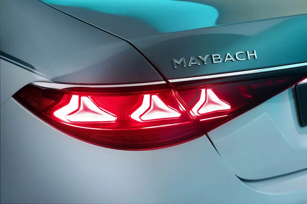 Đèn hậu với đồ họa ngôi sao 3 cánh của Mercedes-Maybach S-Class 2026 Đèn hậu với đồ họa ngôi sao 3 cánh của Mercedes-Maybach S-Class 2026