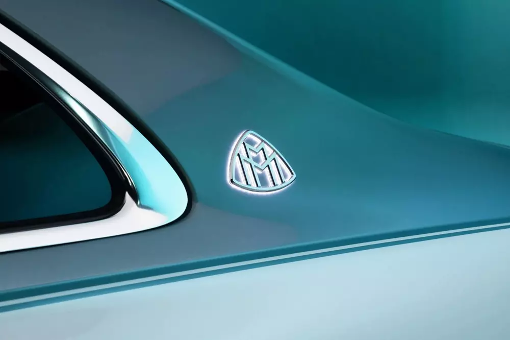 Logo phát sáng của Mercedes-Maybach S-Class 2026 Logo phát sáng của Mercedes-Maybach S-Class 2026