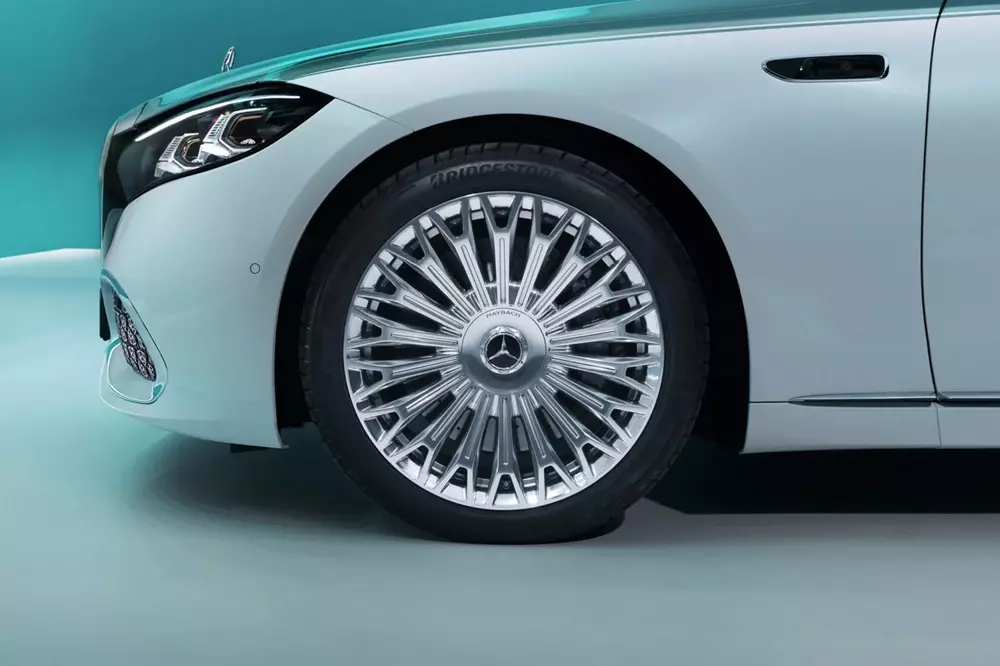 Mâm hợp kim đa chấu mạ crôm của Mercedes-Maybach S-Class 2026 Mâm hợp kim đa chấu mạ crôm của Mercedes-Maybach S-Class 2026