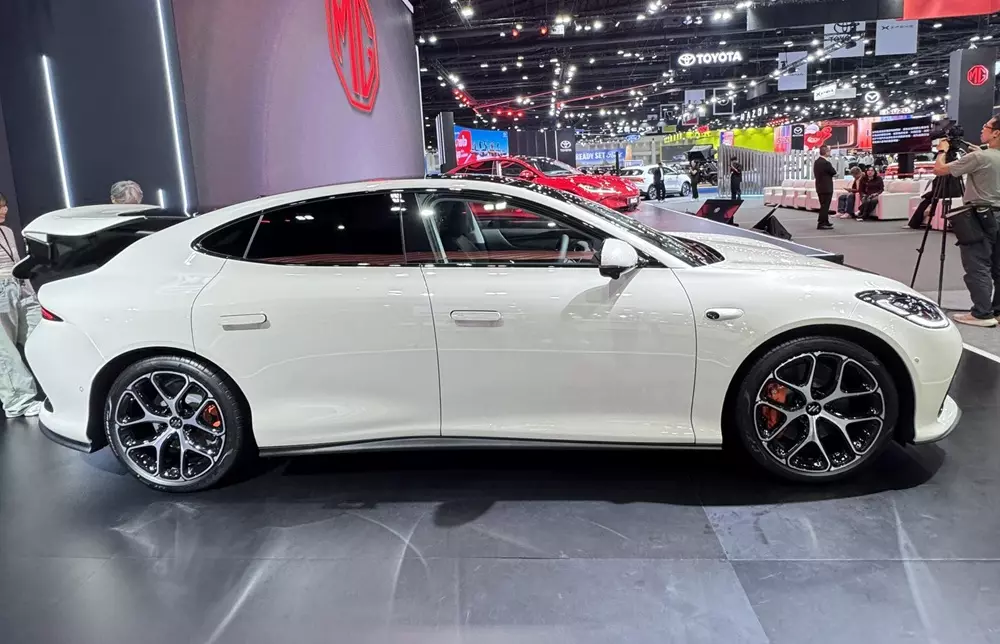 MG IM5 chính thức ra mắt Thái Lan, nằm chung phân khúc với Toyota Camry và Mazda 6e - Ảnh 2. MG IM5 chính thức ra mắt Thái Lan, nằm chung phân khúc với Toyota Camry và Mazda 6e - Ảnh 2.