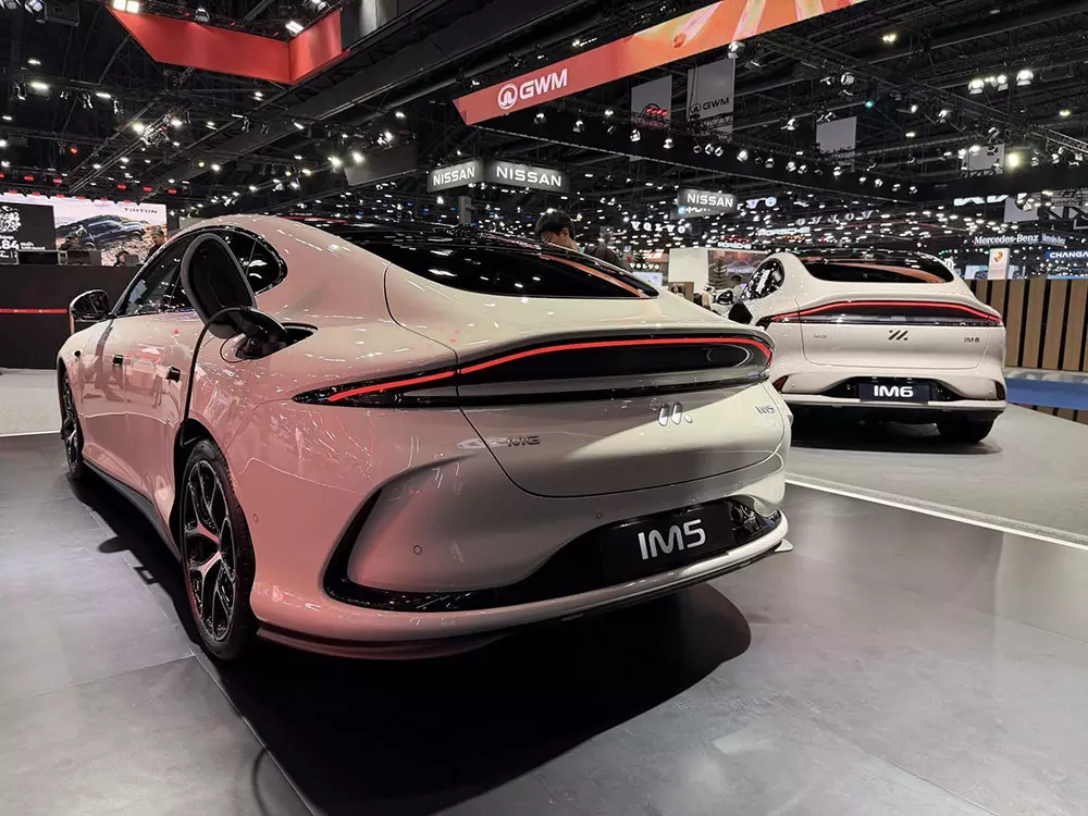 MG IM5 chính thức ra mắt Thái Lan, nằm chung phân khúc với Toyota Camry và Mazda 6e - Ảnh 4. MG IM5 chính thức ra mắt Thái Lan, nằm chung phân khúc với Toyota Camry và Mazda 6e - Ảnh 4.