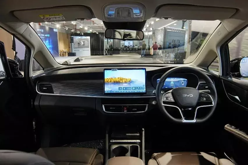 Mẫu MPV 7 chỗ BYD M6 đang bán ở Việt Nam có thêm phiên bản chỉ tiêu thụ 1,53 lít xăng/100 km - Ảnh 5.