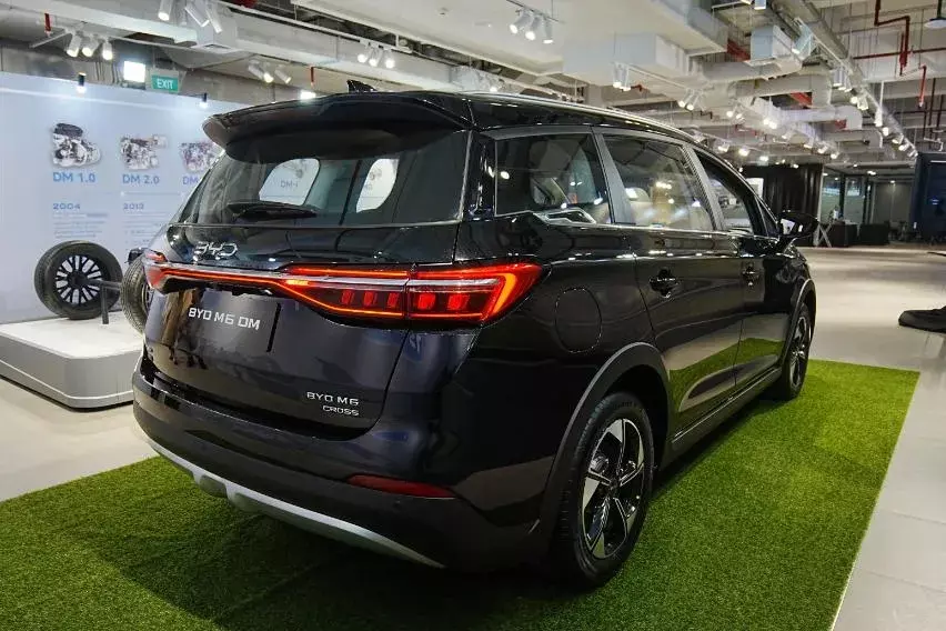 Mẫu MPV 7 chỗ BYD M6 đang bán ở Việt Nam có thêm phiên bản chỉ tiêu thụ 1,53 lít xăng/100 km - Ảnh 7.