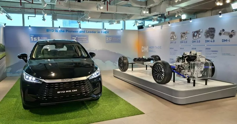 Mẫu MPV 7 chỗ BYD M6 đang bán ở Việt Nam có thêm phiên bản chỉ tiêu thụ 1,53 lít xăng/100 km - Ảnh 6.