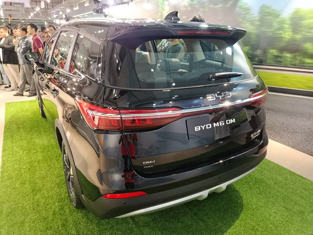 Mẫu MPV 7 chỗ BYD M6 đang bán ở Việt Nam có thêm phiên bản chỉ tiêu thụ 1,53 lít xăng/100 km - Ảnh 4.