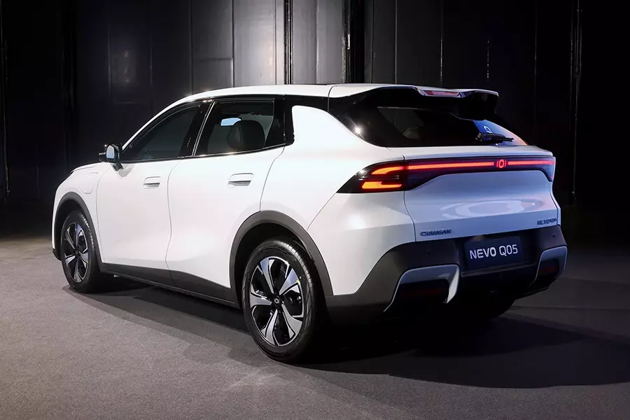 Xe điện giá rẻ Changan Nevo Q05 ra mắt tại Thái Lan, liệu có bán ở Việt Nam? - Ảnh 2. Xe điện giá rẻ Changan Nevo Q05 ra mắt tại Thái Lan, liệu có bán ở Việt Nam? - Ảnh 2.