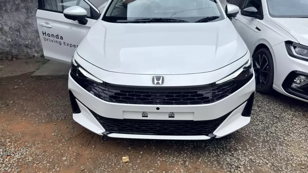 Honda City 2026 lộ rõ nội thất với màn hình cảm ứng cỡ lớn và camera 360 độ trước ngày ra mắt - Ảnh 2. Honda City 2026 lộ rõ nội thất với màn hình cảm ứng cỡ lớn và camera 360 độ trước ngày ra mắt - Ảnh 2.