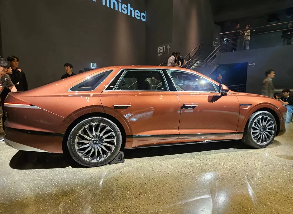Hyundai Grandeur 2026 dùng ăng ten ẩn nên trông gọn gàng hơn Hyundai Grandeur 2026 dùng ăng ten ẩn nên trông gọn gàng hơn