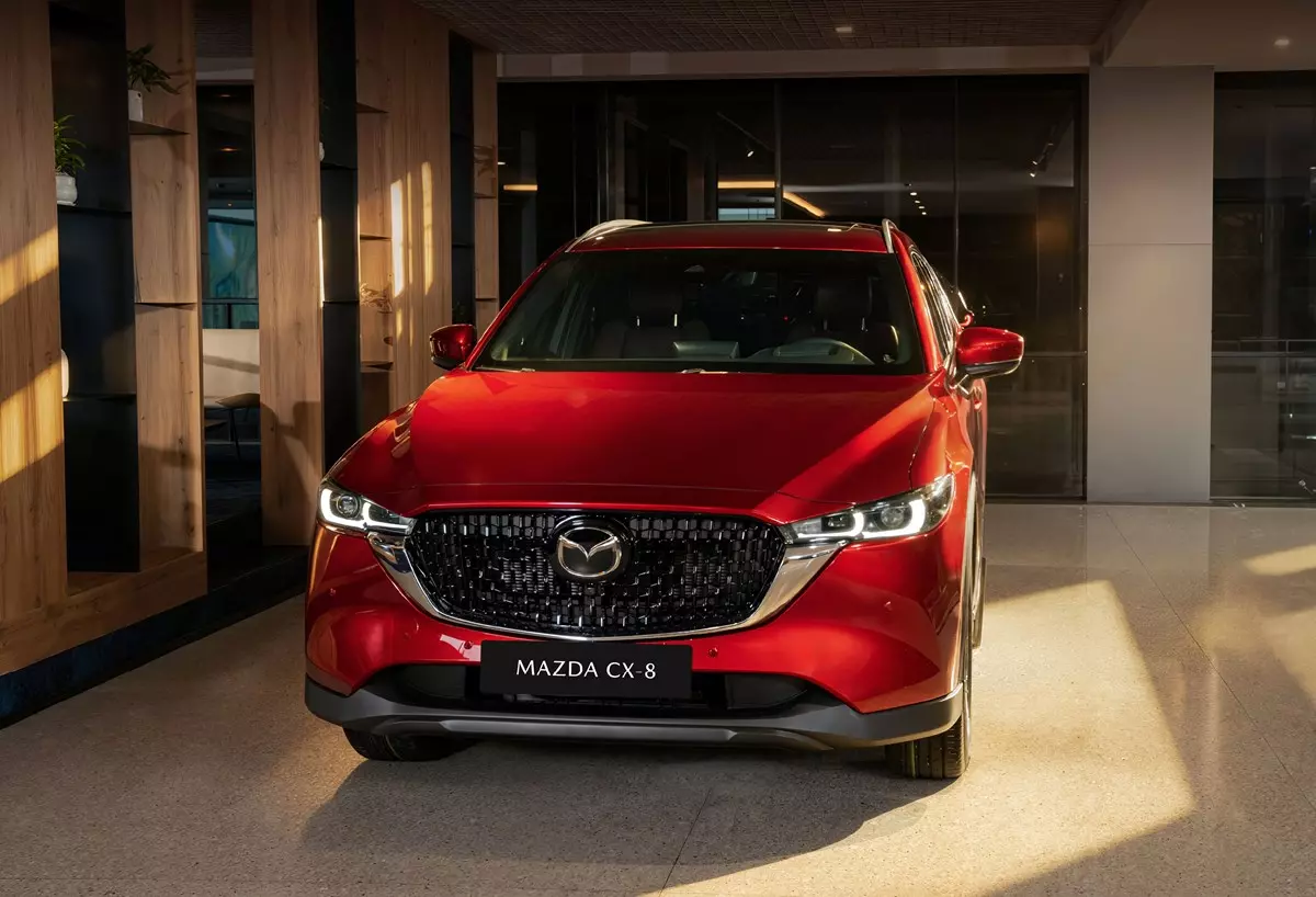 Mazda CX-8 tại Việt Nam có thêm phiên bản mới, giá dưới 900 triệu đồng - Ảnh 1.