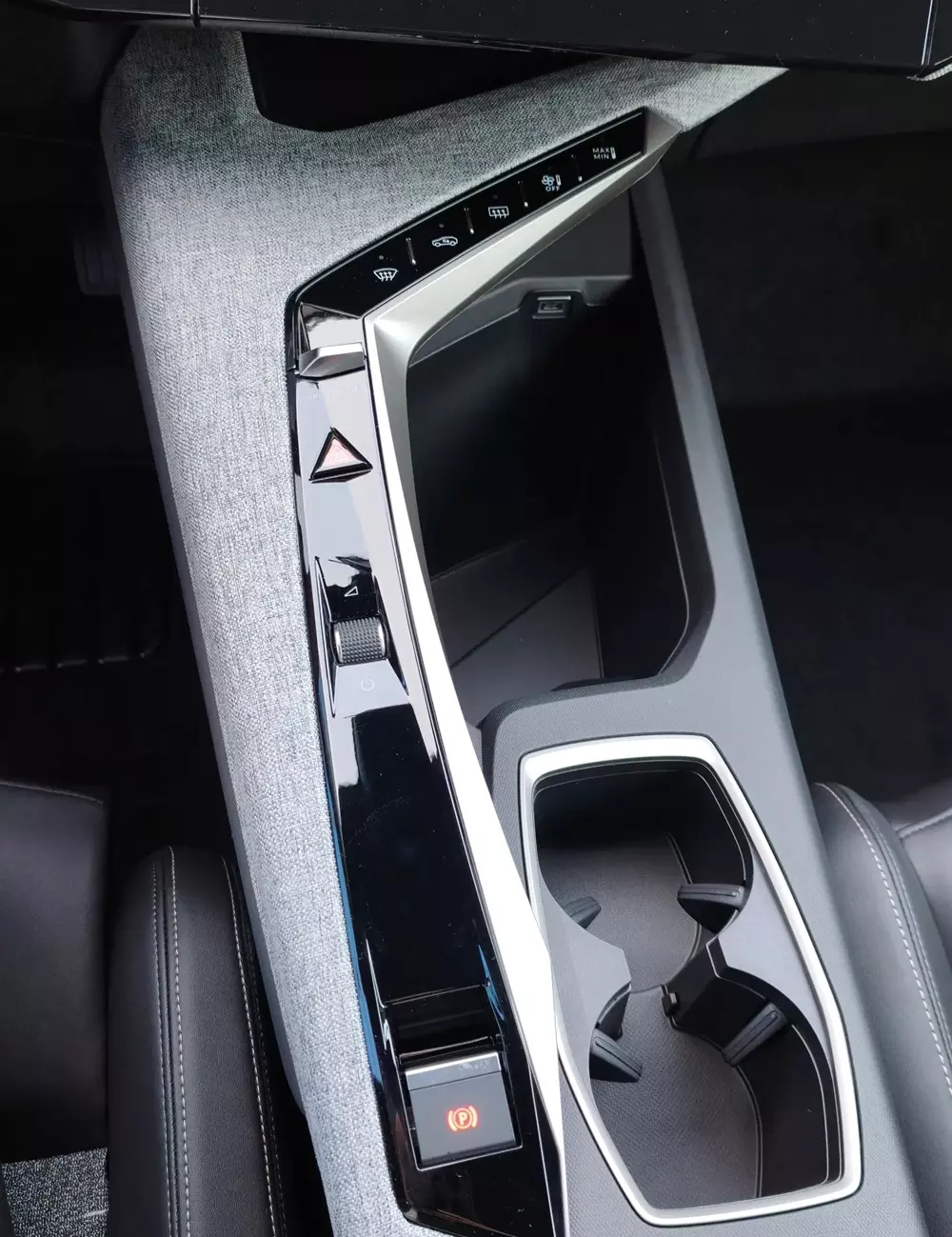 Cụm điều khiển trung tâm của Peugeot 3008 2026 Cụm điều khiển trung tâm của Peugeot 3008 2026