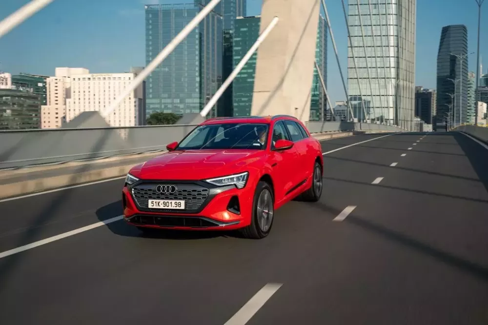 Cặp đôi xe điện hạng sang Audi e-tron và Q8 e-tron bị triệu hồi tại Việt Nam vì lỗi bộ trợ lực phanh - Ảnh 1.