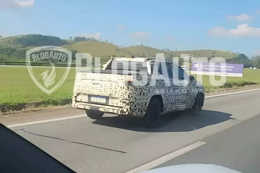 Toyota Corolla Cross phiên bản bán tải hoàn toàn mới bất ngờ lộ diện, ra mắt vào đầu năm sau - Ảnh 1.