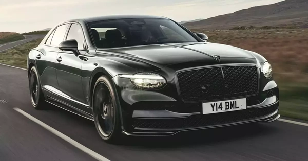 Bentley Flying Spur phiên bản mới trình làng, từ bỏ một thiết kế truyền thống được duy trì từ năm 1962