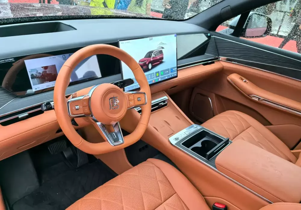SUV cỡ lớn BYD Datang chính thức được bán ra thị trường, có thể chạy 950 km và sạc nhanh như chớp - Ảnh 7.