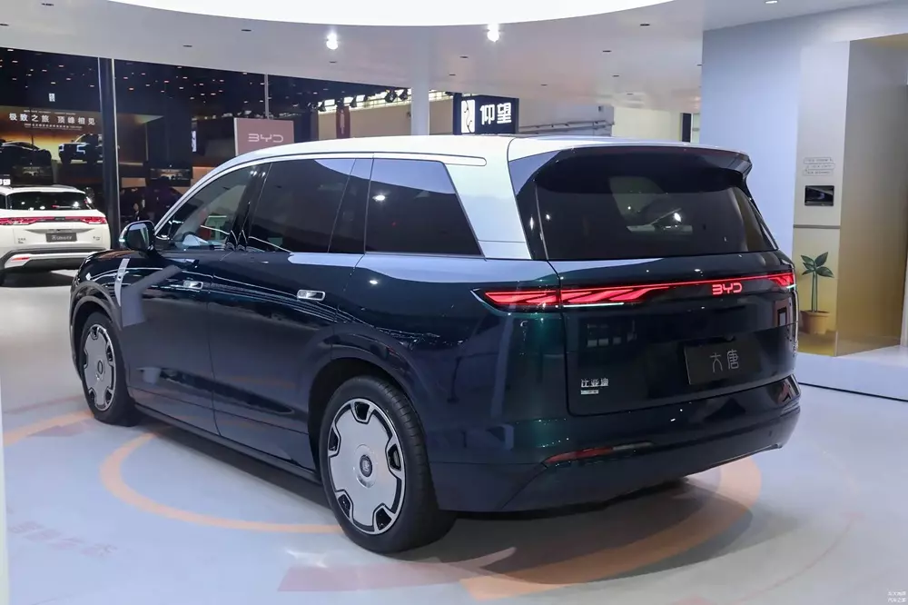 SUV cỡ lớn BYD Datang chính thức được bán ra thị trường, có thể chạy 950 km và sạc nhanh như chớp - Ảnh 6.