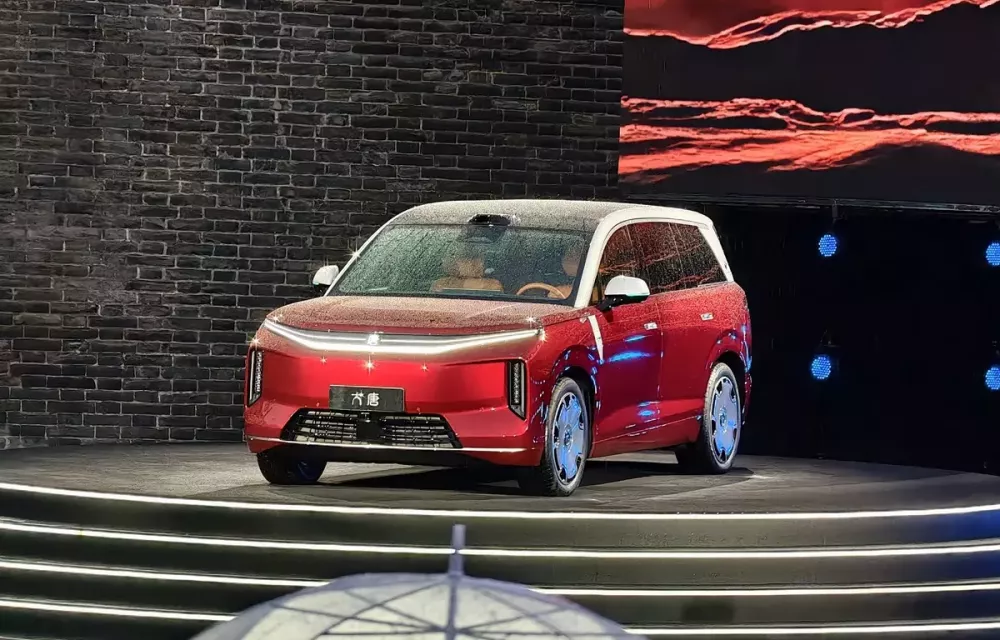 SUV cỡ lớn BYD Datang chính thức được bán ra thị trường, có thể chạy 950 km và sạc nhanh như chớp - Ảnh 1.