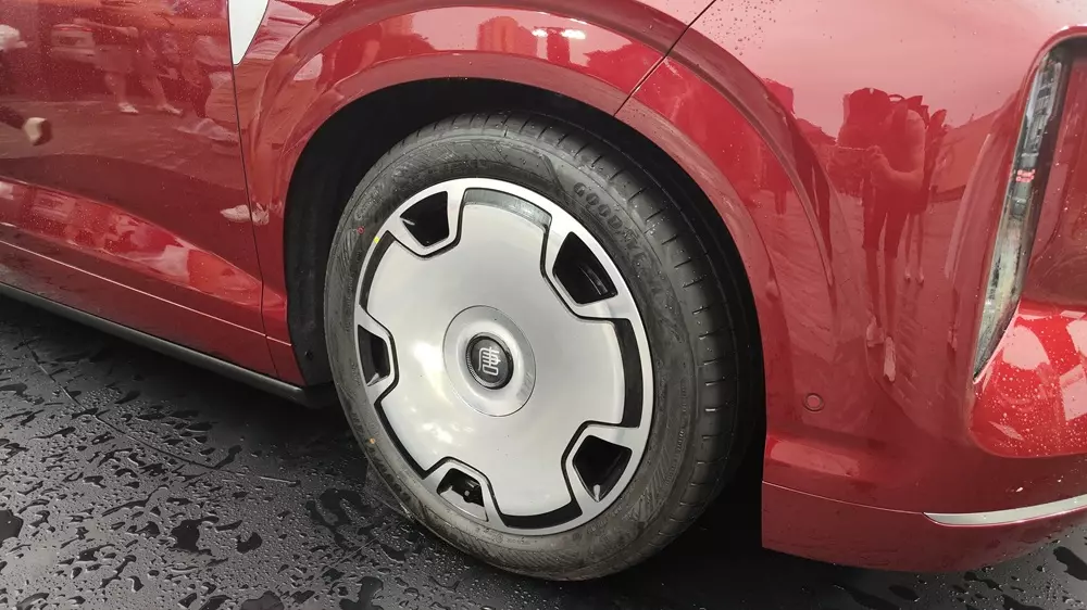 SUV cỡ lớn BYD Datang chính thức được bán ra thị trường, có thể chạy 950 km và sạc nhanh như chớp - Ảnh 5.