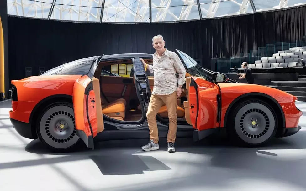 Siêu xe điện Ferrari Luce mới ra mắt cũng được trang bị cửa tự sát