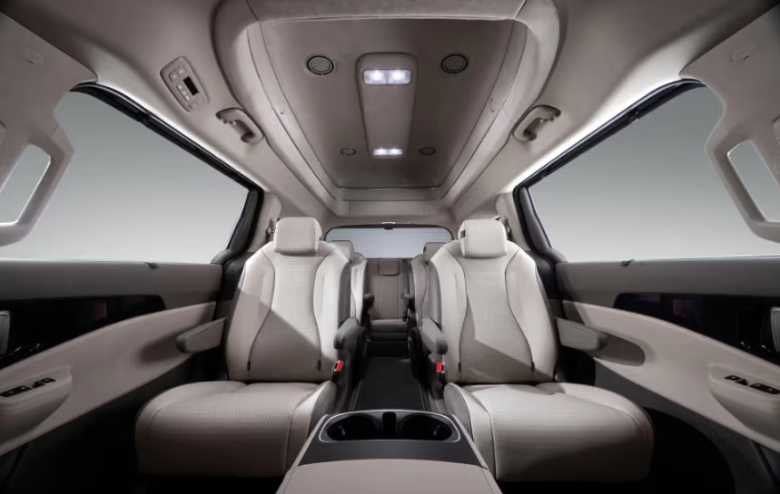 Kia Carnival High Roof 2.jpg