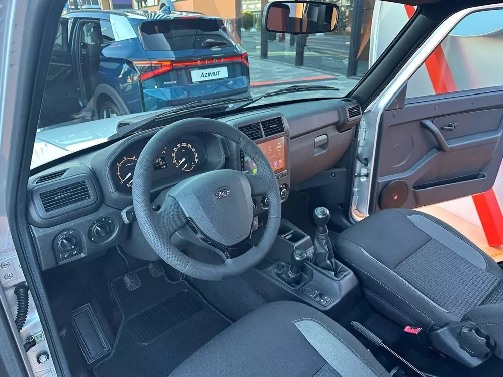 Lada Niva lần đầu có túi khí và thân xe chống gỉ sau 49 năm bám trụ trên thị trường - Ảnh 5.