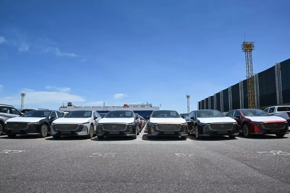 Lô xe Mazda 6e cập bến Thái Lan