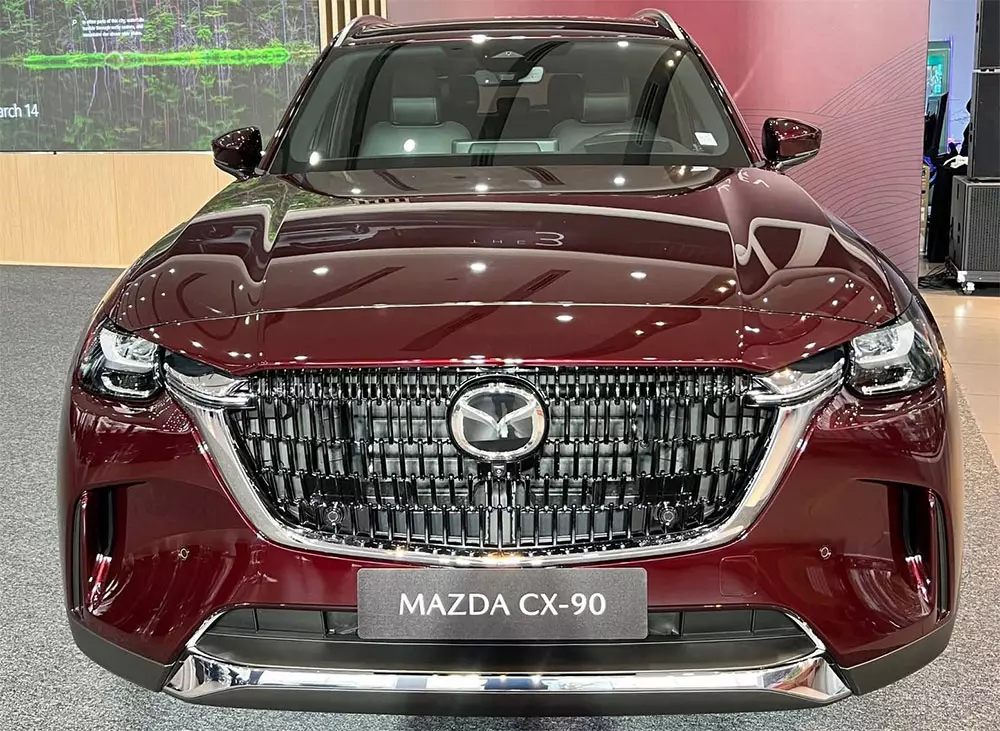 Cận cảnh khu vực đầu xe của Mazda CX-90