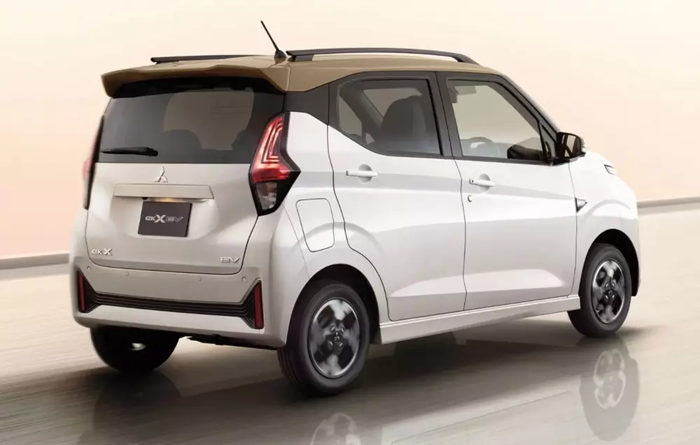 Khu vực bên sườn của Mitsubishi eK Cross EV 2027 chỉ được thay đổi nhẹ