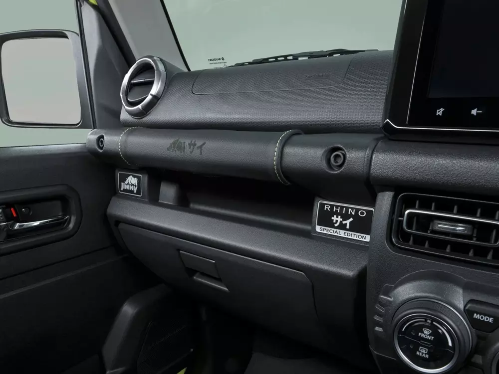 Chủ đề tê giác được áp dụng cho nội thất của Suzuki Jimny XL Rhino Special Edition