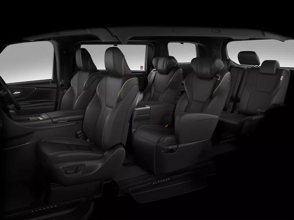 "Chuyên cơ mặt đất" Toyota Alphard được nâng cấp nhẹ với phiên bản hybrid sạc điện rẻ hơn - Ảnh 2.