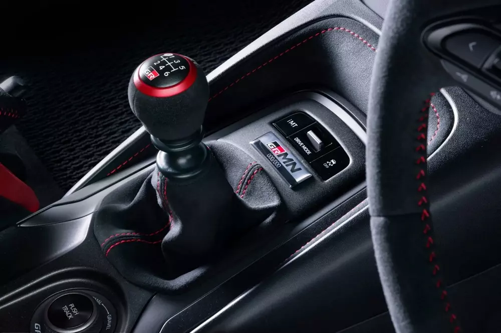 Toyota Corolla ra mắt phiên bản GRMN với khối động cơ "nhỏ nhưng có võ" và nội thất 2 chỗ ngồi - Ảnh 6.