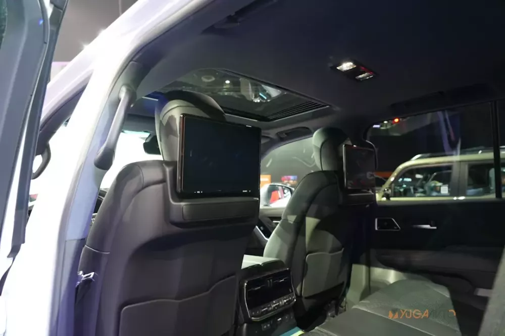 Toyota Land Cruiser Hybrid ra mắt Đông Nam Á trước khi bán ở Việt Nam trong năm nay - Ảnh 6. Toyota Land Cruiser Hybrid ra mắt Đông Nam Á trước khi bán ở Việt Nam trong năm nay - Ảnh 6.