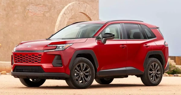 Mẫu SUV cỡ C này của Toyota bán chạy đến mức đại lý phải tính lượng xe tồn kho theo giờ