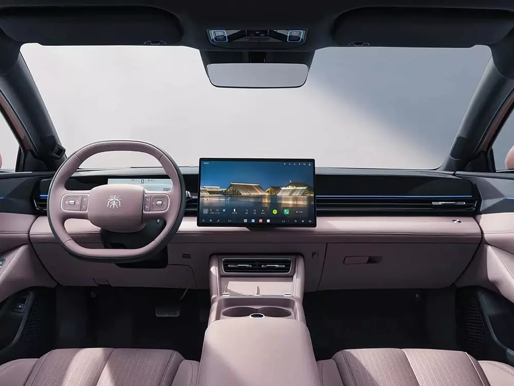 Khoang lái của BYD Qin Max