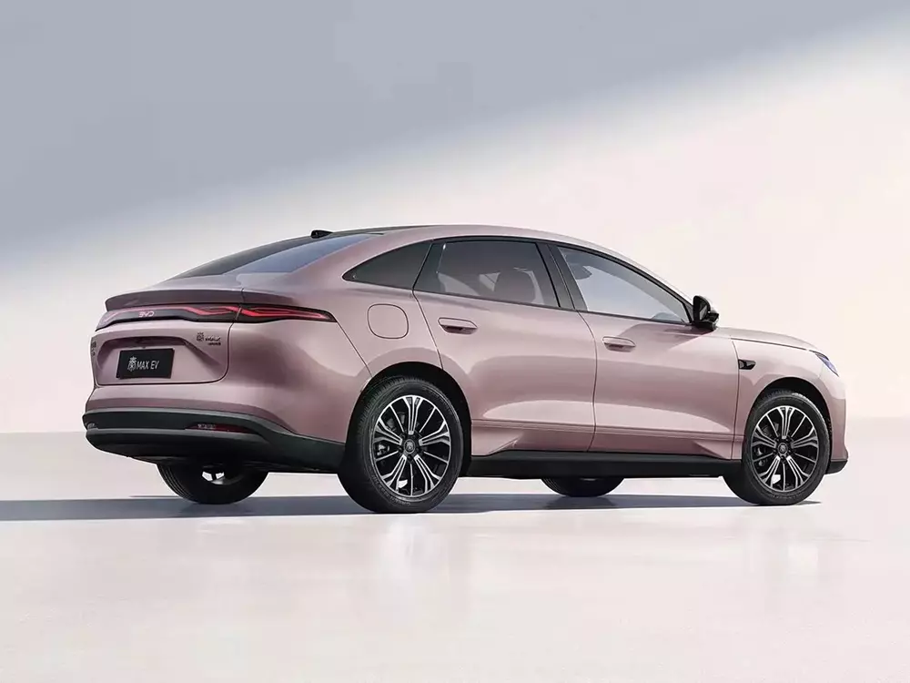 BYD Qin Max được nâng cấp thiết kế phía trước và sau