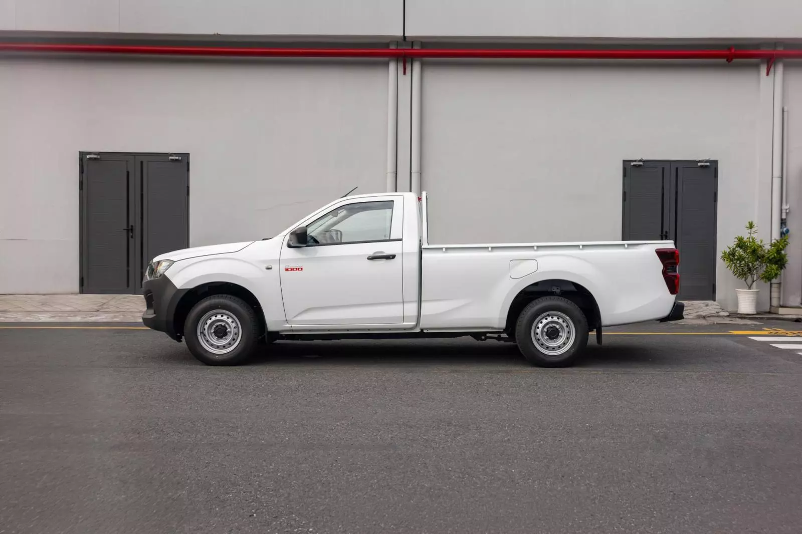 Isuzu D-Max D-Cargo 1000 - bán tải chở hàng chuyên dụng mở bán tại Việt Nam, giá từ 492 triệu đồng - Ảnh 1.