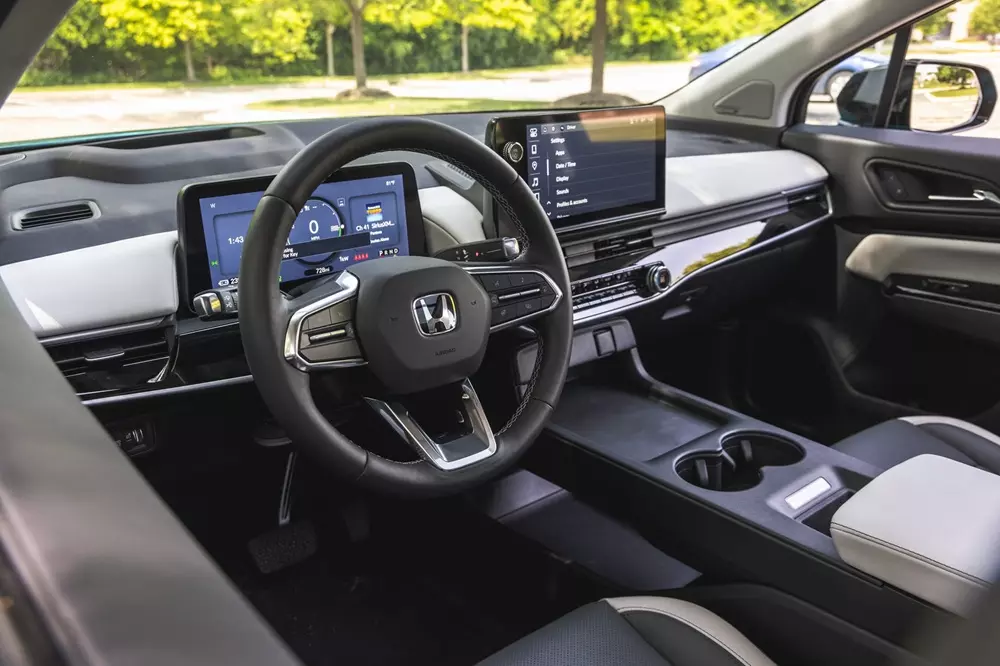 Khoang lái của Honda Prologue