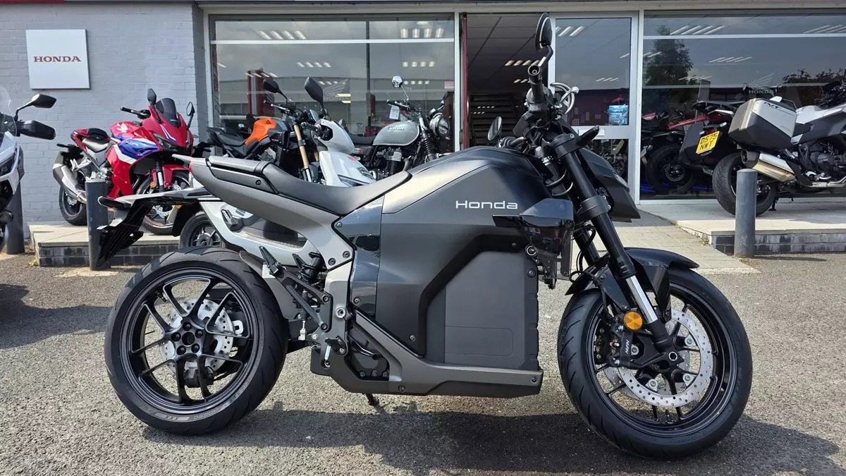 Mô tô điện Honda WN7 từng trưng bày ở Việt Nam cập bến đại lý, rẻ hơn Harley-Davidson LiveWire