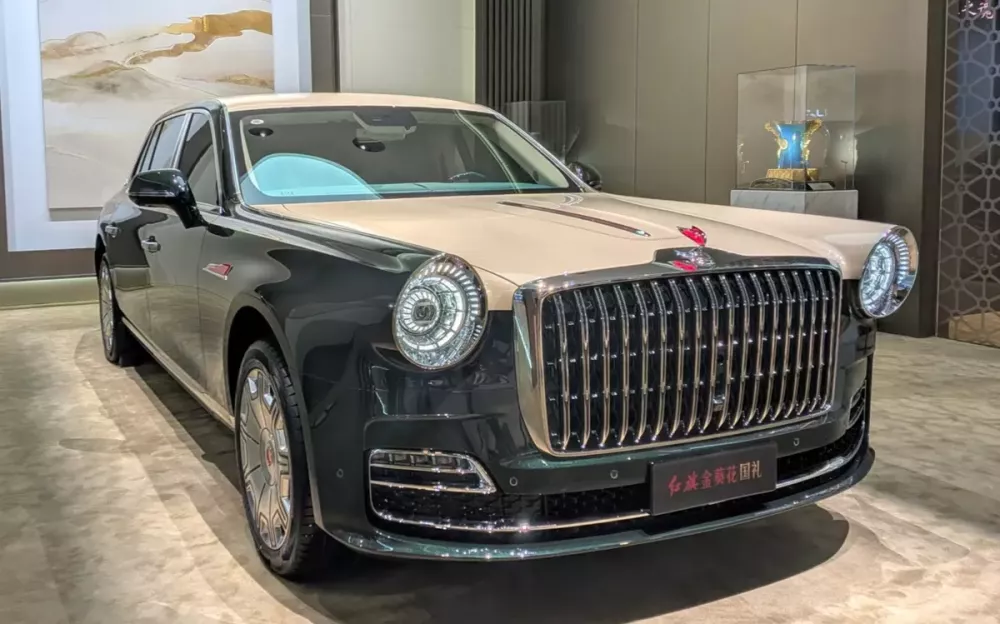 hongqi-golden-sunflower-guoli-1-a83e Thương hiệu xe chuyên phục vụ giới chức Trung Quốc bán gấp đôi Rolls-Royce tại thị trường nội địa