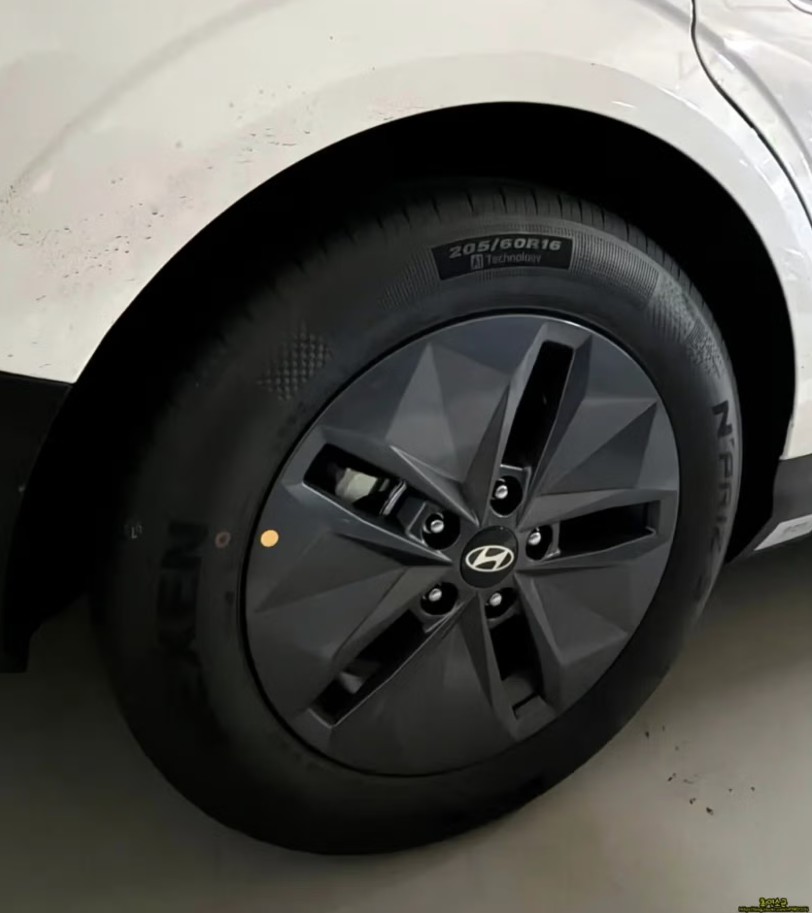 hyundai-elantra-base-3.jpg hyundai-elantra-base-3.jpg