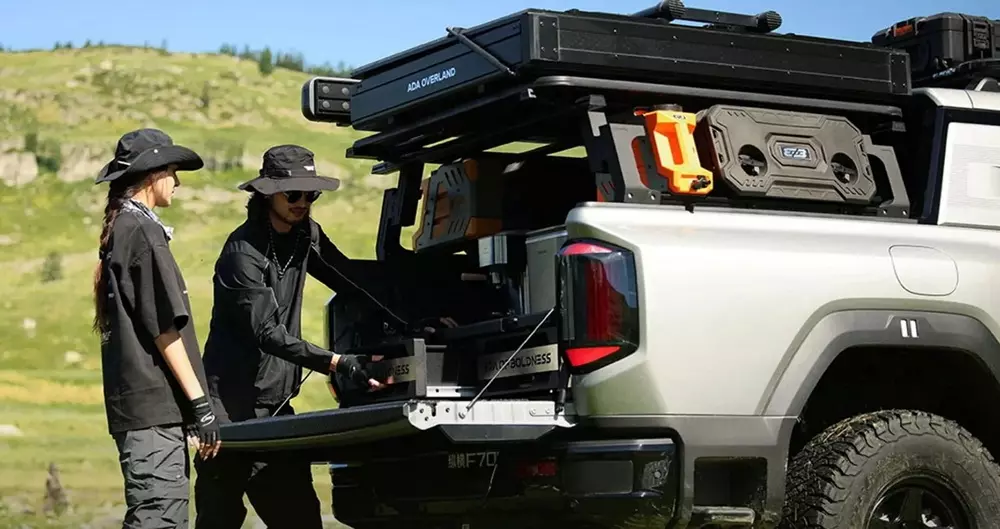 Một mẫu xe bán tải mới mang diện mạo giống Toyota Land Cruiser sắp gia nhập cuộc đua với Hilux - Ảnh 2.