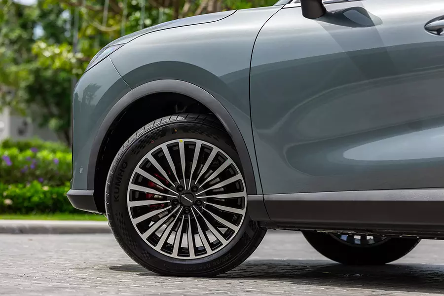 Lepas L6 EV được trang bị mâm 19 inch