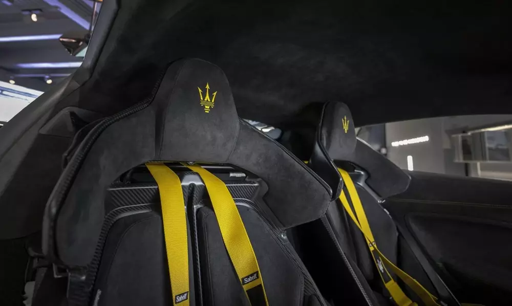 Maserati GT2 Stradale Tribute to MC12 dùng ghế bọc Alcantara
